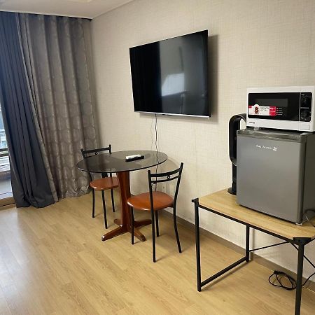 Spacious Luxury Condo W/ Kitchen Beside Hilton Clark D'Heights อังเฮเลส ภายนอก รูปภาพ